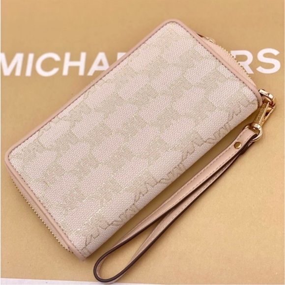 Michael Kors Jet Set Travel Wallet
Phone Case Wristlet Natural Multi Color - Picture 8 of 12